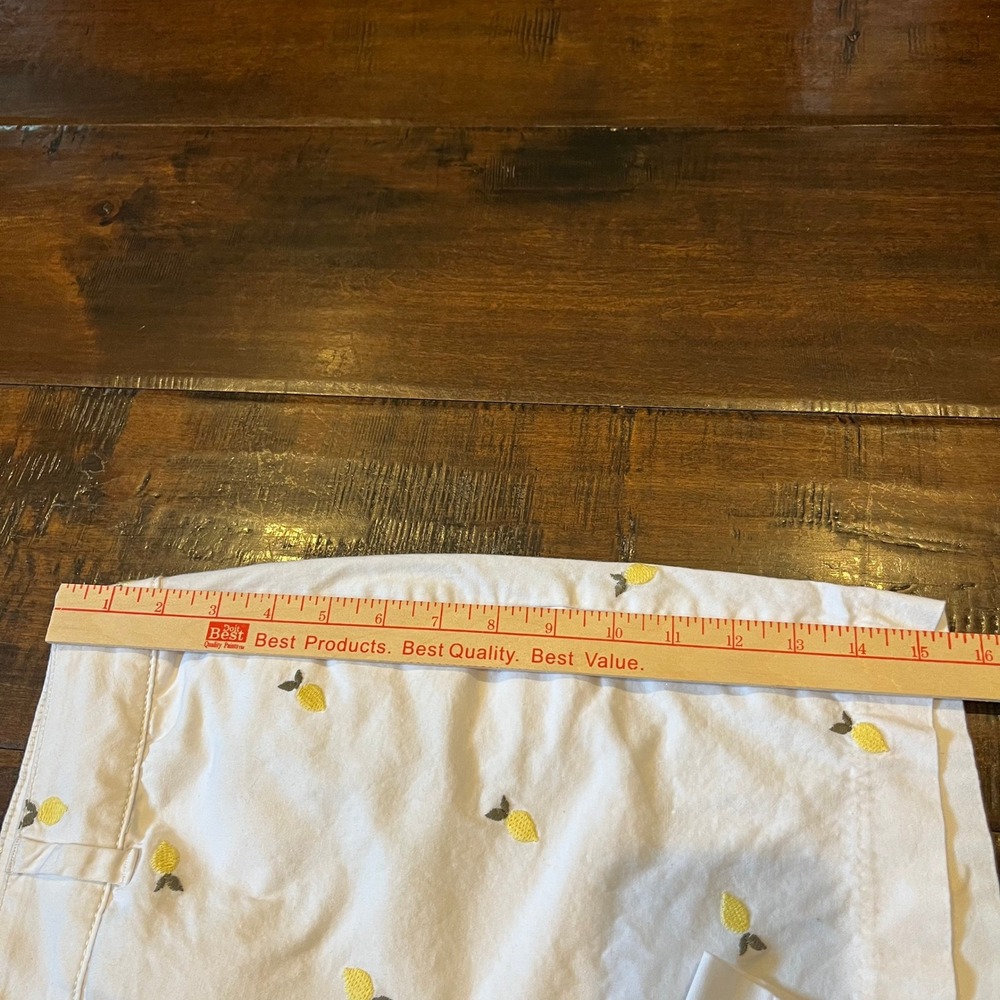 St Johns Bay White Lemon Embroidered Chino Shorts Womens 16 Fruit Print Summer - Picture 5 of 7